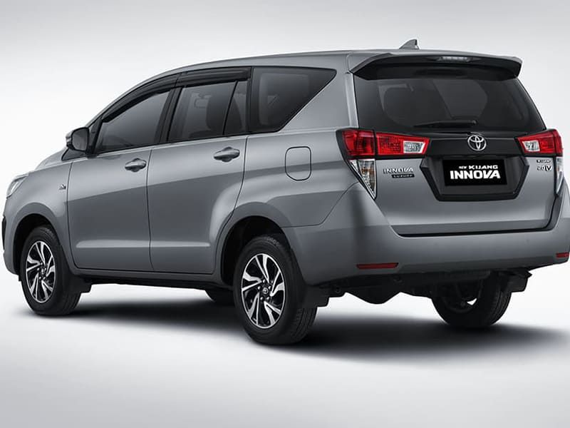 mobil Innova Reborn di Jakarta