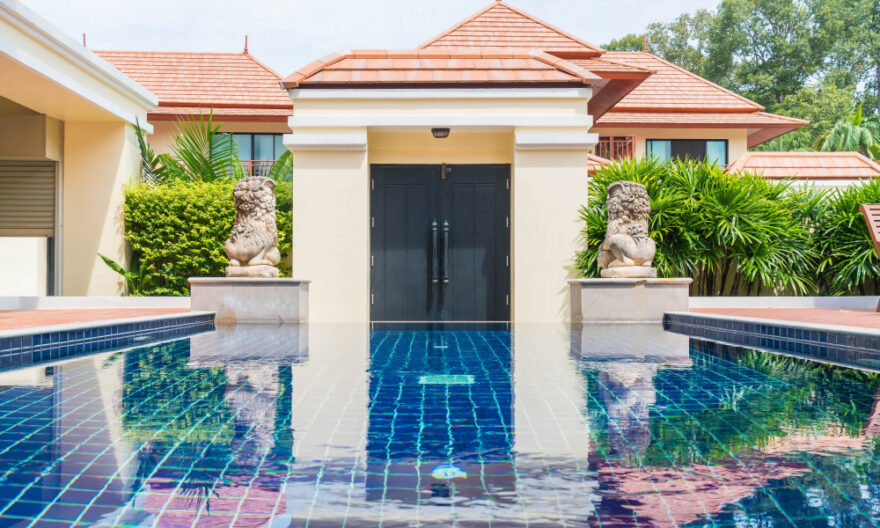 Menyewa Villa Mewah