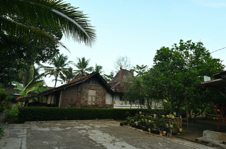 rumah adat Indonesia