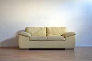 Sofa warna terang